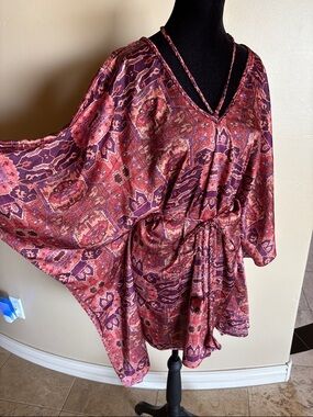 MISA Los Angeles Red V-Neck Kimono Dress in Septima Tapestry Print Size S